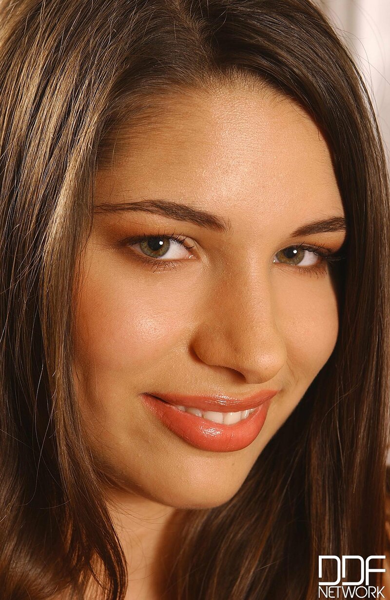 Нина, 27